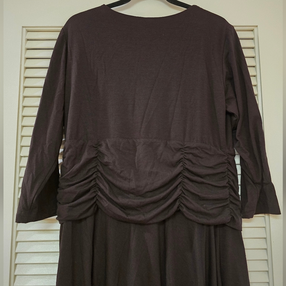 Scarlett - Brown V-Neck ¾ Sleeve Dress - Picture 5 of 5